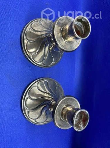 Antiguo par de candelabros de Plata