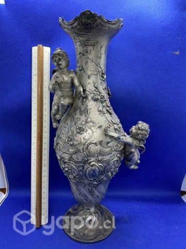 Antiguo Jarron escultura ANGELES de estaño c 1900