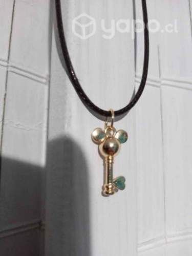 Collar Cuerina Dije Llave Mickey Dorado Nuevo