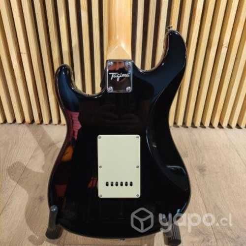 Guitarra eléctrica Tajima y amplificador marshall