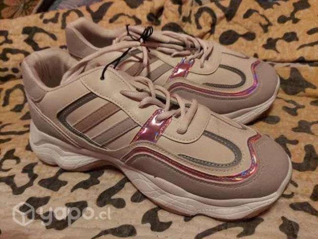 Zapatilla de mujer esta nuevo Talla 40 conversable