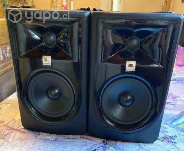 Monitores JBL 305p Mk||