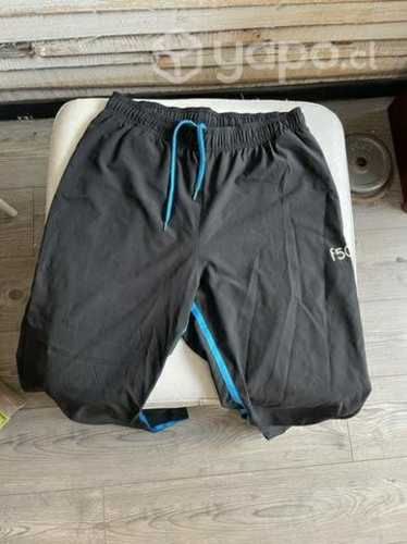 Buzo Adidas negro ajustado