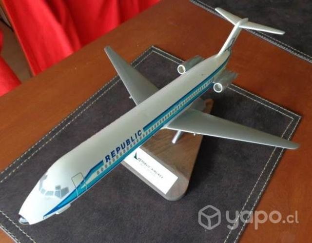 Avión DC-9 Pacmin Republic escala 1:100