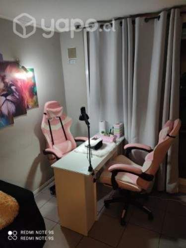 Mesa de manicura y sillas gamer