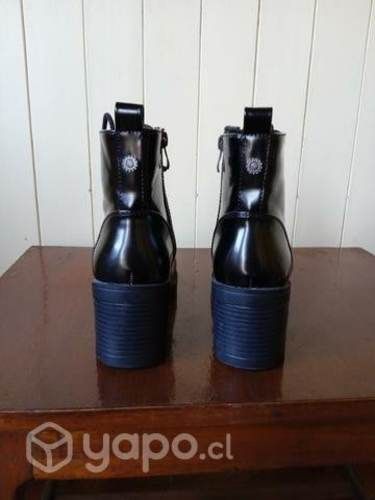 Botines marca Chalada