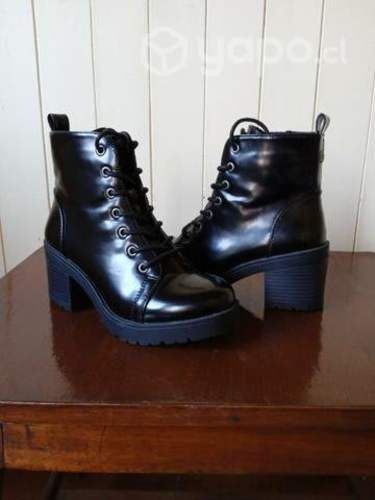 Botines marca Chalada