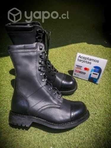 Botas institucionales