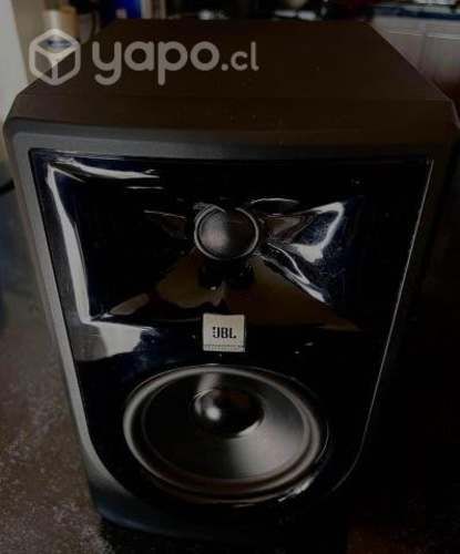 Par de Monitores de estudio JBL MKII 3 Series