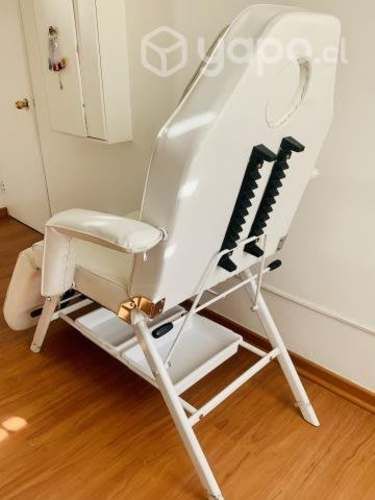 Camilla estética y lámpara