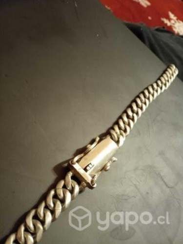 Cadena de plata modelo "cubana"