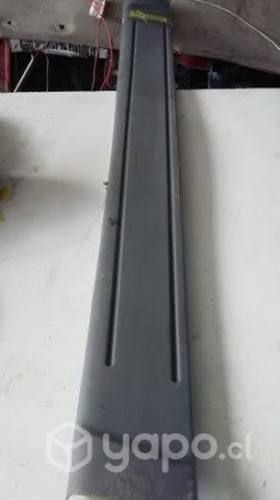 Tapiz cubre base luneta trasera inferior Ford rang