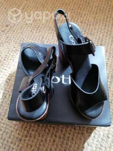 Sandalias Gotta Nuevas sin Uso n° 35