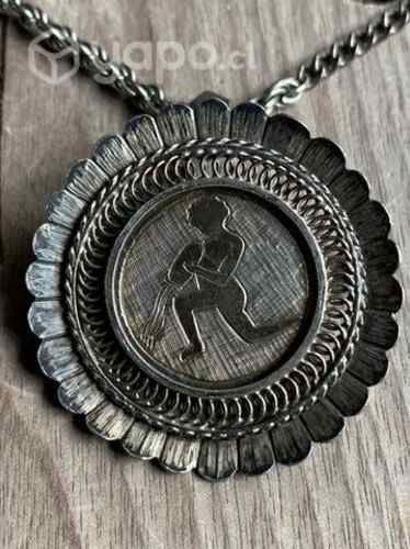 Medallón y cadena Plata signo Zodiacal Acuario