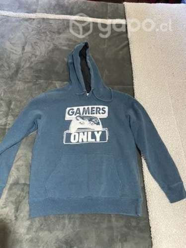 Ropa juvenil en perfecto estado!