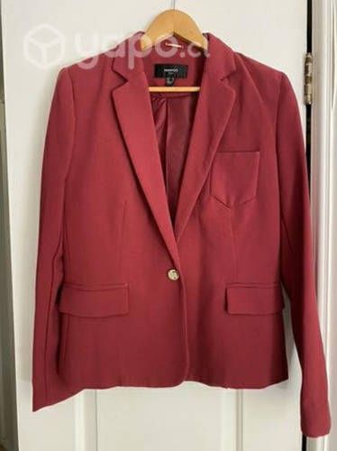 Blazer rojo marca Mango