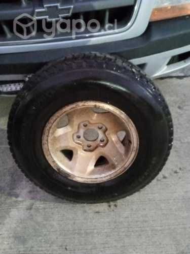 Neumatico 235/75/R15