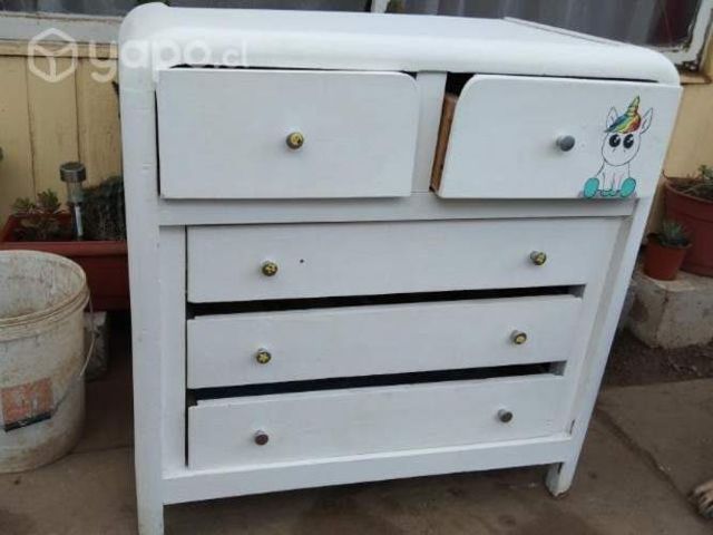 Cómoda antigüa, BOMBÉ