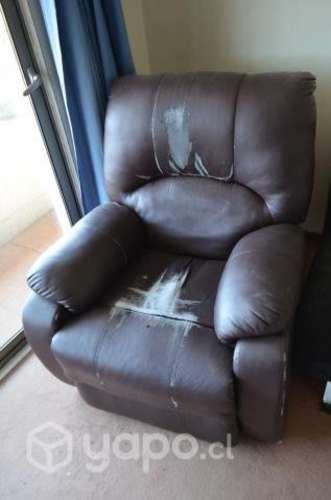 Sillón reclinable de cuerina con control