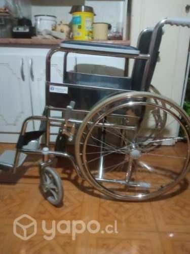 Silla de ruedas con muletas nuevas