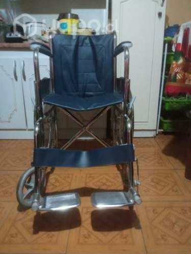 Silla de ruedas con muletas nuevas