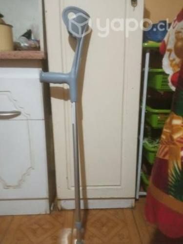 Silla de ruedas con muletas nuevas