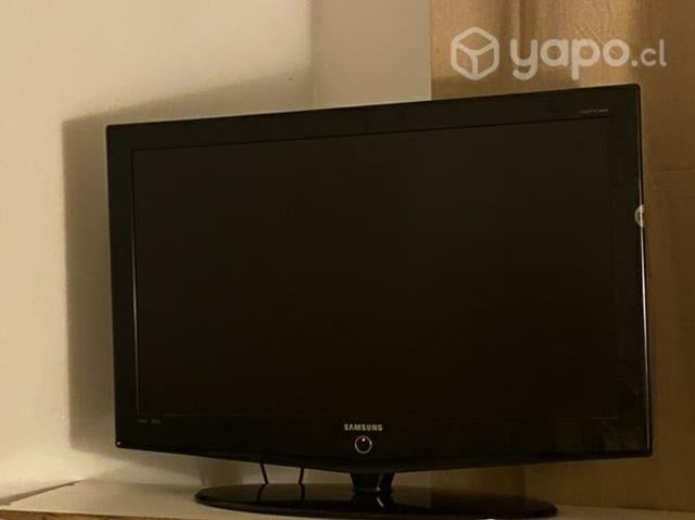 Televisor 40 pulgadas y rack