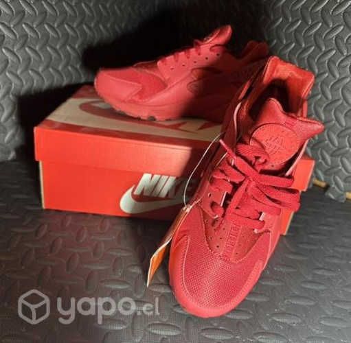 Nike huarache triple red