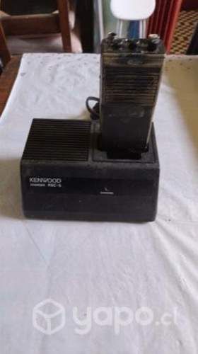 Antiguo cargador con radio Kenwood