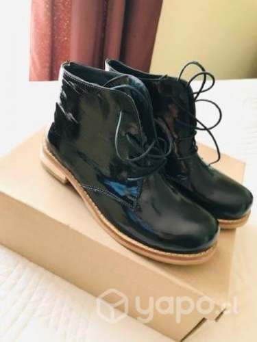 Calzado charol de cuero