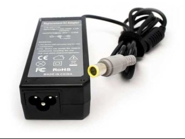 Cargador notebook Lenovo punta redonda