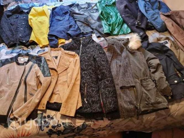 Lote de ropa de marca y cuero