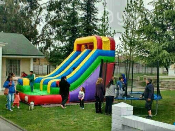 Juego inflable y cama elástica