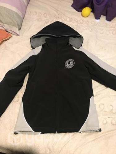 Chaqueta nueva de liceo industrial
