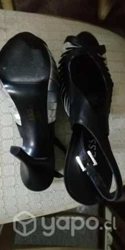Sandalias nuevas Guess y Tanara N° 37