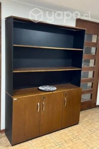 Librero con modulor de 3 puertas