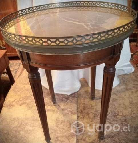 Fina mesa lateral francesa est. L. XVI