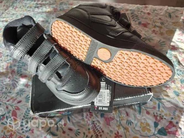 Pantalon + zapatillas de colegio