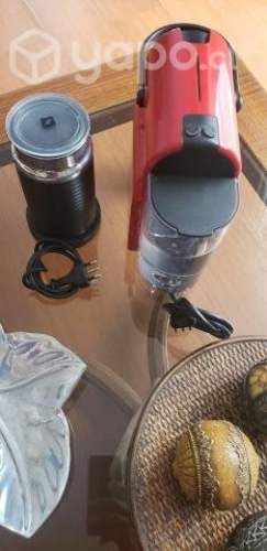 Cafetera Nespresso INISSIA como NUEVA Aeroccino