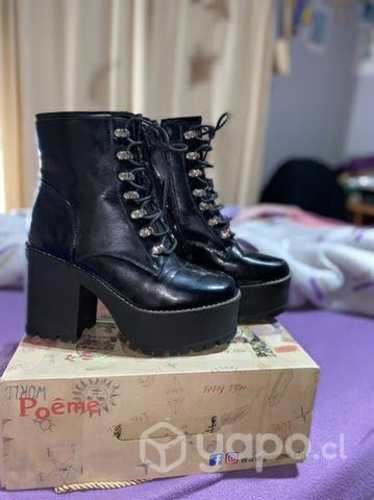 Botines negros tipo militar