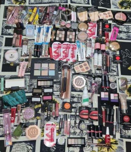 Lote de maquillaje 120 unidades