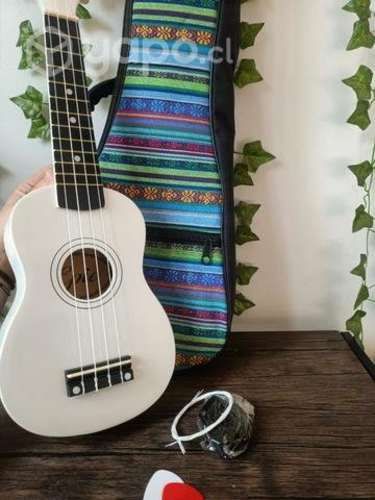 Ukelele Blanco nuevo con estuche