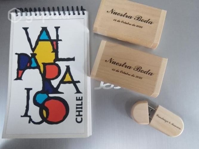 Pendrive de madera con caja grabable láser