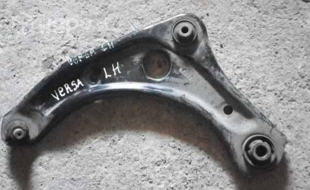 Bandeja Nissan Versa izquierdo(T/crédito cuotas)