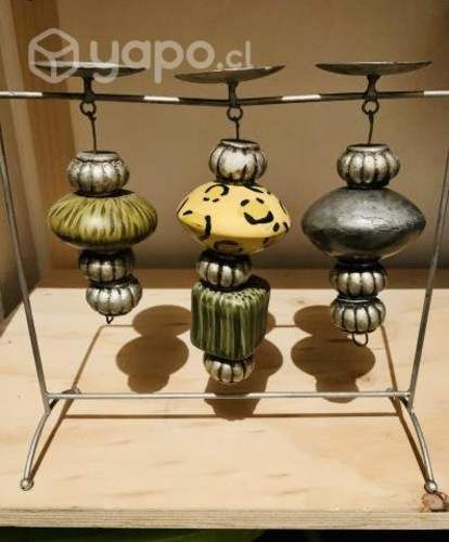 Candelabro pintado a mano.