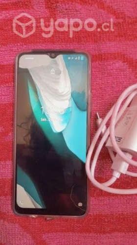 Celular semi nuevo con su cargador