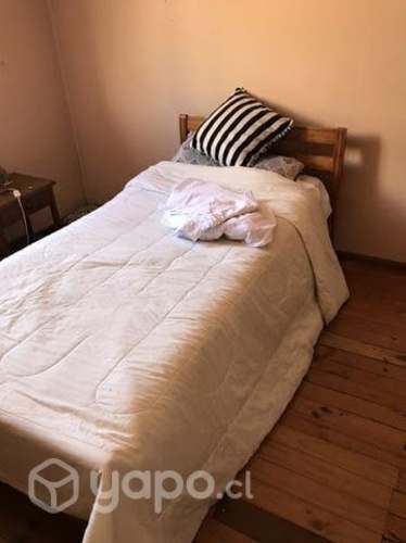 Cama colchón y velador