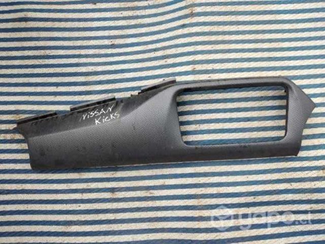 Nissan kisck 2018 plástico interiores