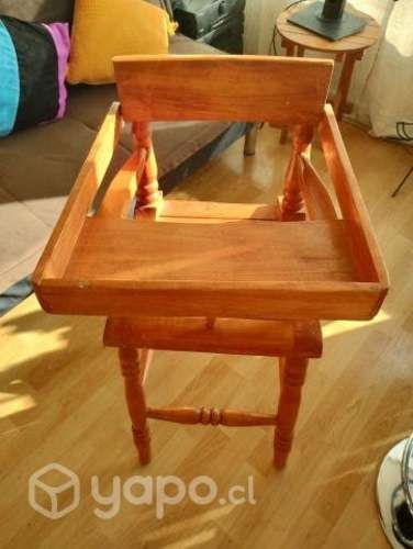 Hermosa silla de madera para niños poco uso