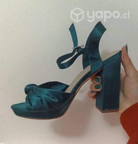 Tacones Basement de cuero nuevas